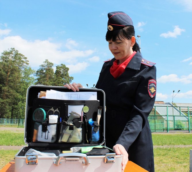 В Железногорске полицейские и общественники провели необычное занятие в пришкольном лагере