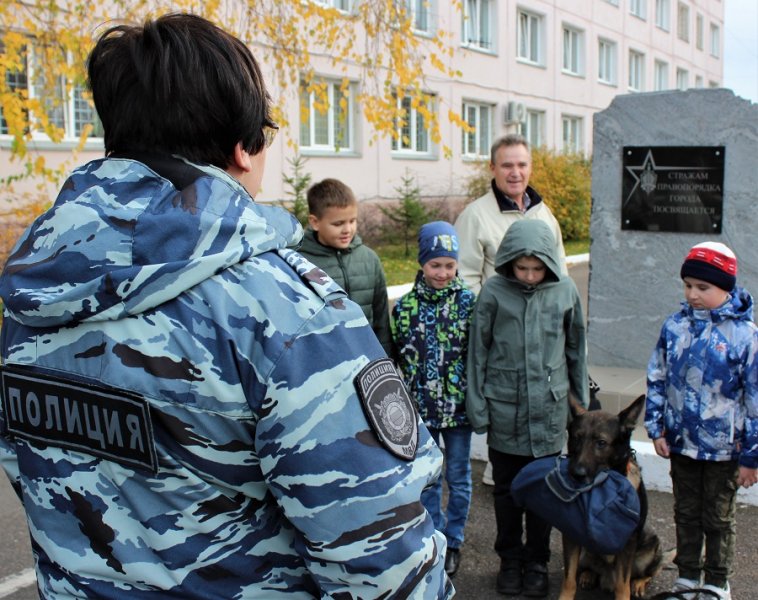 В Железногорске представитель общественного совета познакомил школьников с работой сотрудников полиции