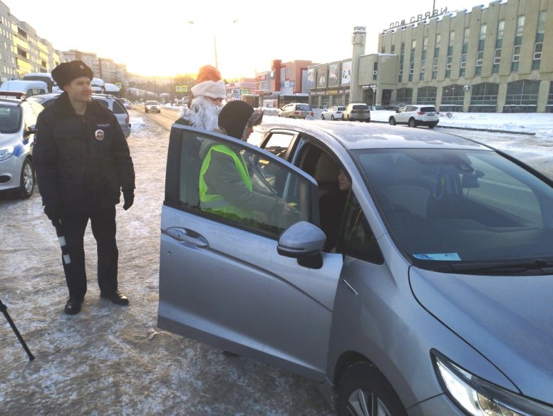 «Полицейский Дед Мороз» вышел патрулировать улицы Железногорска