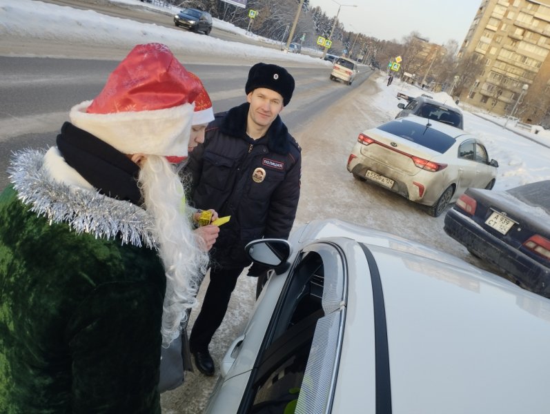 «Полицейский Дед Мороз» вышел патрулировать улицы Железногорска